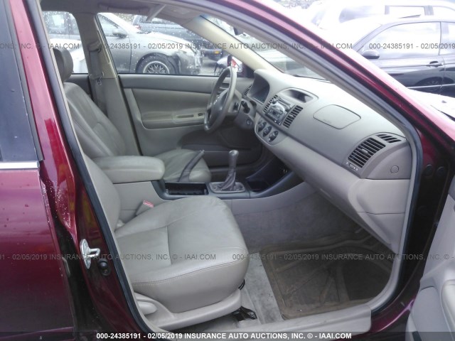 JTDBE32K330141062 - 2003 TOYOTA CAMRY LE/XLE RED photo 5