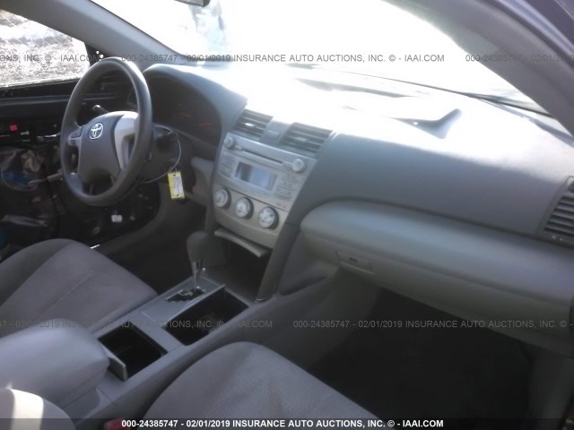 4T4BF3EK8BR105188 - 2011 TOYOTA CAMRY SE/LE/XLE 灰色 照片 5