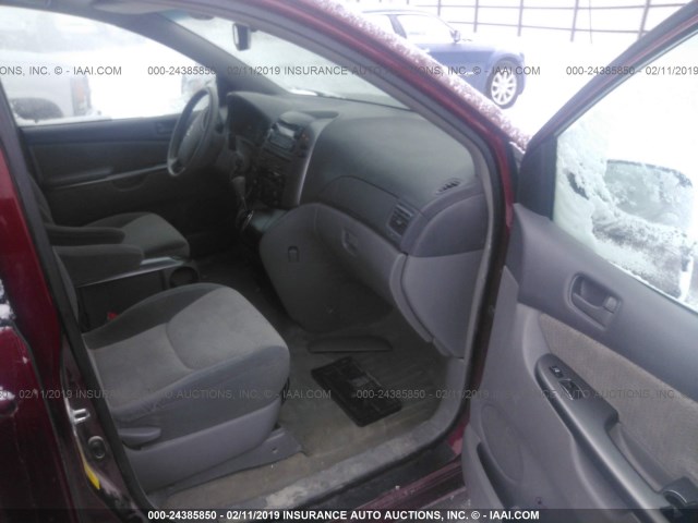 5TDZK23C79S256911 - 2009 TOYOTA SIENNA CE/LE MAROON photo 5