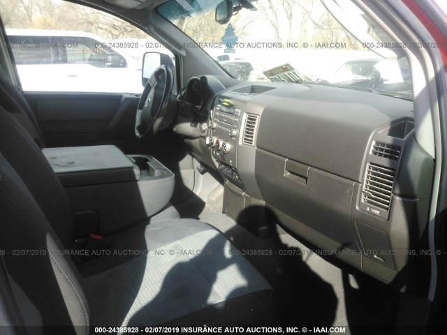 1N6AA07B95N556453 - 2005 NISSAN TITAN XE/SE/LE RED photo 5
