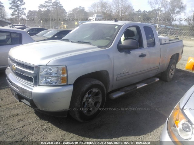 1GCRCREA9BZ185815 - 2011 CHEVROLET SILVERADO C1500  LS SILVER photo 2