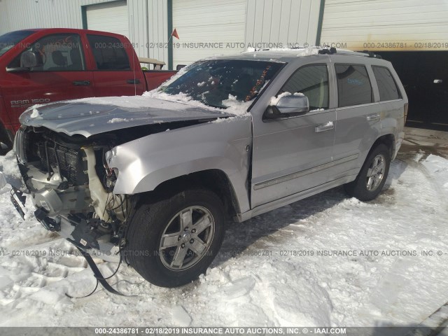 1J8HR68206C120866 - 2006 JEEP GRAND CHEROKEE OVERLAND SILVER photo 2