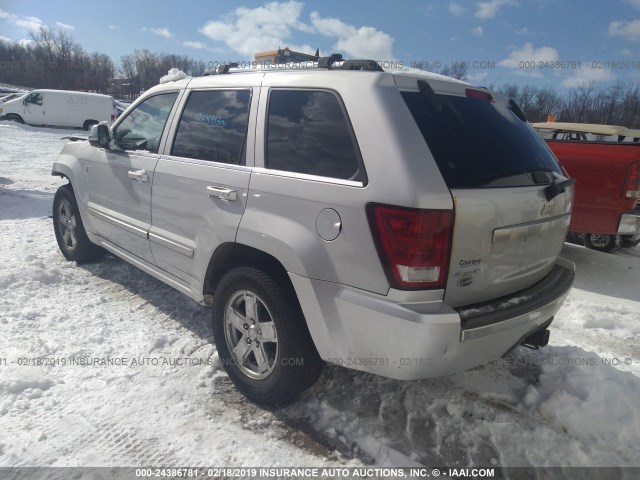 1J8HR68206C120866 - 2006 JEEP GRAND CHEROKEE OVERLAND SILVER photo 3