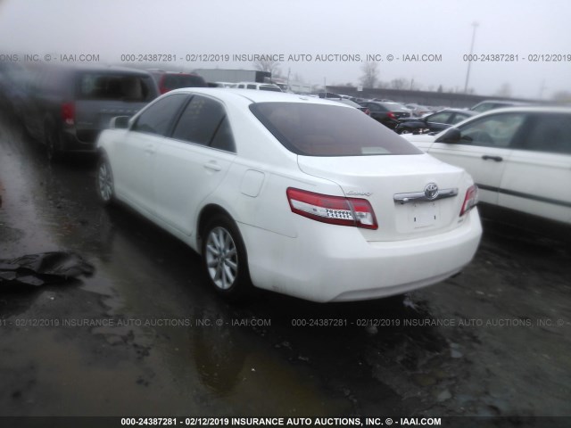 4T4BF3EK2BR137344 - 2011 TOYOTA CAMRY SE/LE/XLE 白色 照片 3