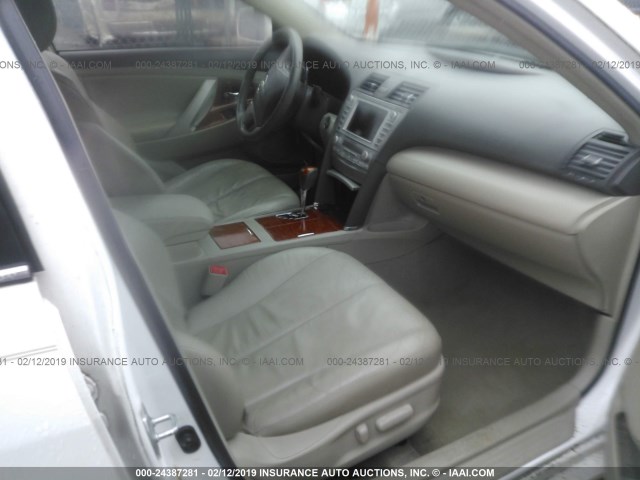 4T4BF3EK2BR137344 - 2011 TOYOTA CAMRY SE/LE/XLE 白色 照片 5