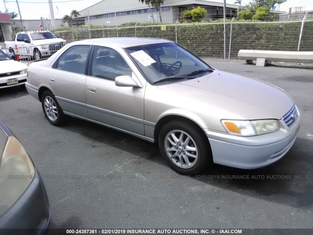JT2BF28K910320243 - 2001 TOYOTA CAMRY LE/XLE 金色 照片 1