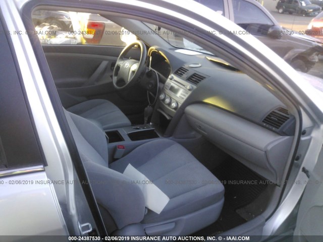 4T1BF3EK9BU223096 - 2011 TOYOTA CAMRY SE/LE/XLE 银色 照片 5