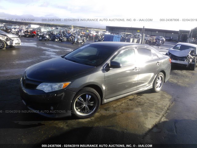 4T1BF1FK3EU328627 - 2014 TOYOTA CAMRY L/SE/LE/XLE 灰色 照片 2