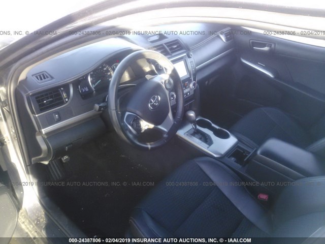4T1BF1FK3EU328627 - 2014 TOYOTA CAMRY L/SE/LE/XLE 灰色 照片 5