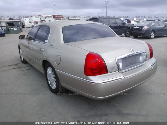 1LNHM82W15Y657613 - 2005 LINCOLN TOWN CAR SIGNATURE LIMITED GOLD photo 3