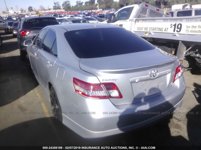 4T1BK3EK3AU098901 - 2010 TOYOTA CAMRY SE/LE/XLE SILVER photo 3