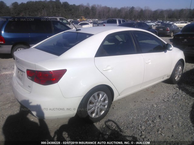 KNAFU4A22C5644173 - 2012 KIA FORTE EX WHITE photo 4