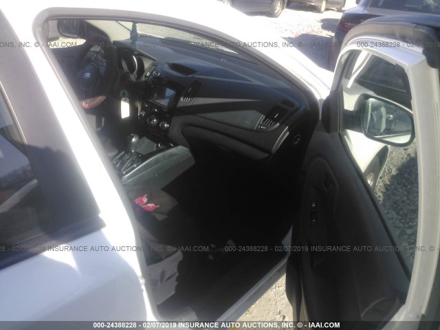 KNAFU4A22C5644173 - 2012 KIA FORTE EX WHITE photo 5