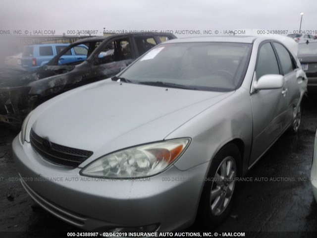 4T1BF30K34U570787 - 2004 TOYOTA CAMRY LE/XLE/SE SILVER photo 2