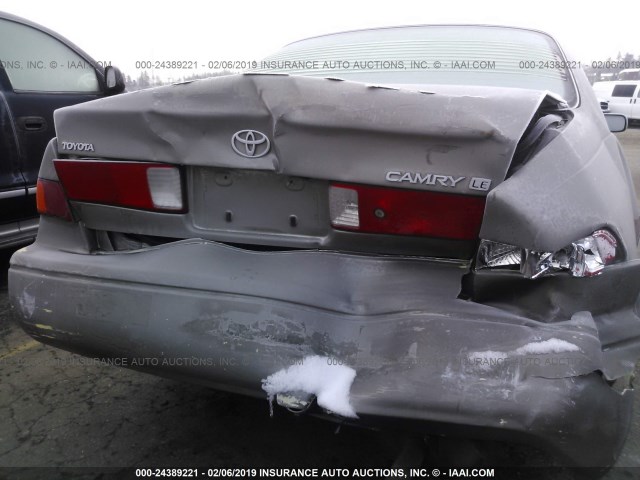 JT2BG22KXY0439810 - 2000 TOYOTA CAMRY CE/LE/XLE GRAY photo 6