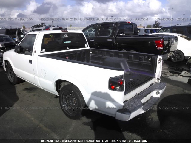 1GTCS14W528229662 - 2002 GMC SONOMA WHITE photo 3