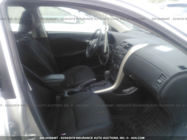 1NXBU40E99Z095451 - 2009 TOYOTA COROLLA S/LE/XLE SILVER photo 5