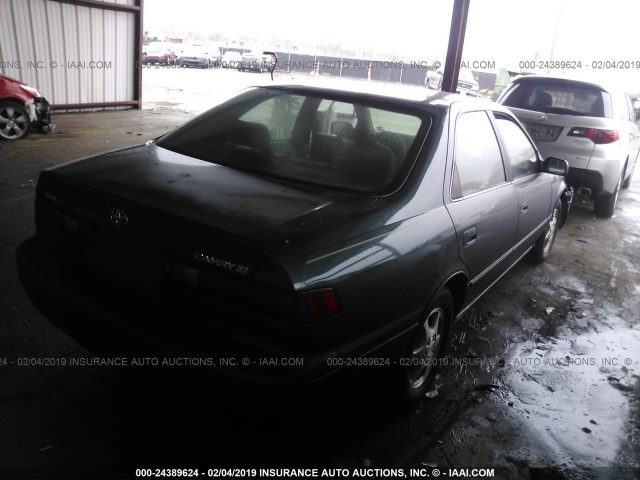 JT2BG22K3V0011363 - 1997 TOYOTA CAMRY LE/XLE Жасыл фото 4