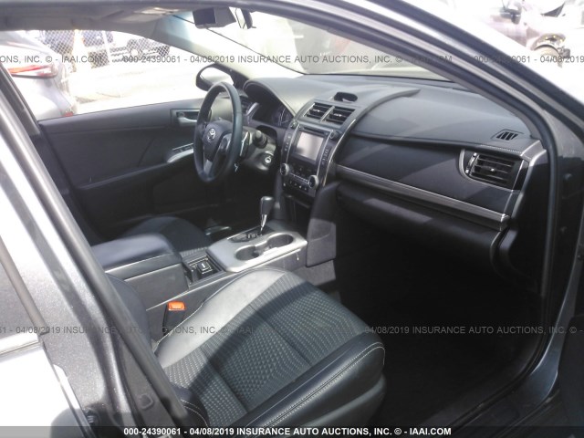 4T1BF1FK4EU871145 - 2014 TOYOTA CAMRY L/SE/LE/XLE GRAY photo 5