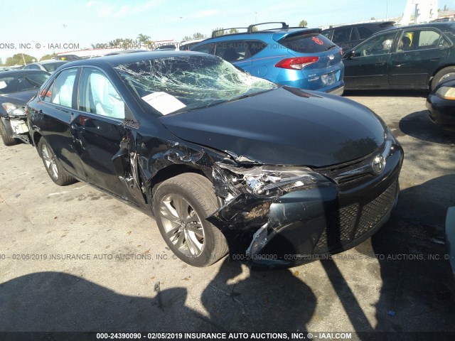 4T1BF1FK0HU735681 - 2017 TOYOTA CAMRY LE/XLE/SE/XSE BLACK photo 1