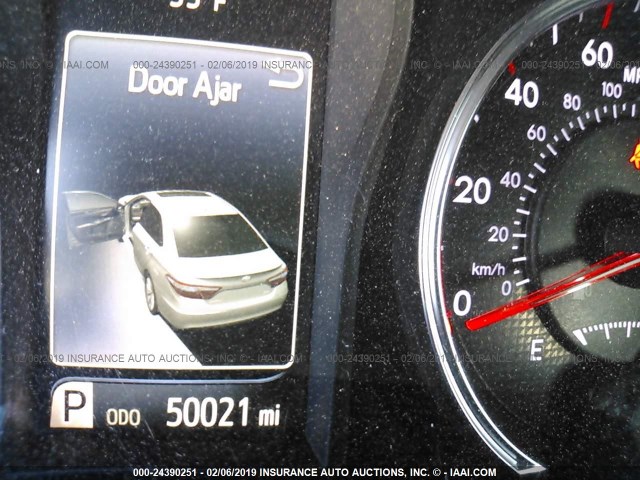 4T1BF1FK2GU261960 - 2016 TOYOTA CAMRY LE/XLE/SE/XSE ვერცხლისფერი ფოტო 7