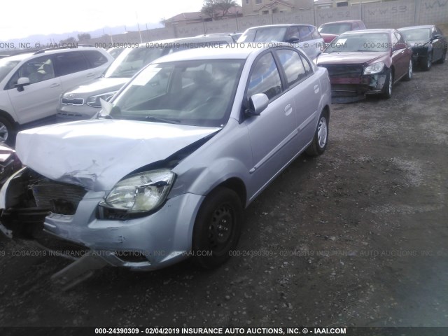 KNADH4A33B6910880 - 2011 KIA RIO LX/SX ვერცხლისფერი ფოტო 2