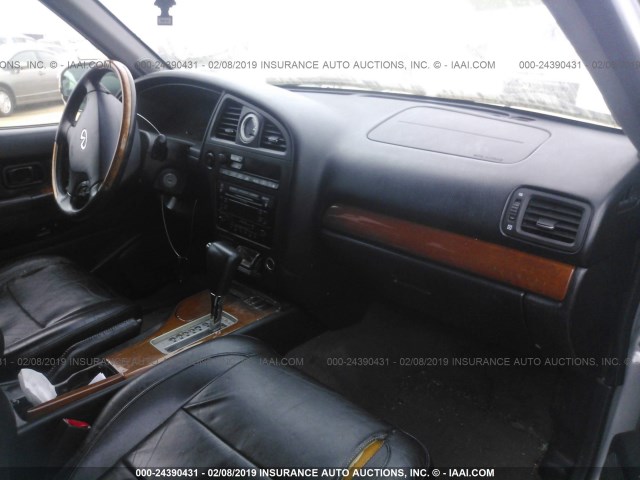 JNRDR09XX3W250273 - 2003 INFINITI QX4 SILVER photo 5