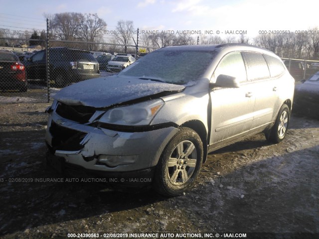 1GNKRJED8BJ250445 - 2011 CHEVROLET TRAVERSE LT SILVER photo 2