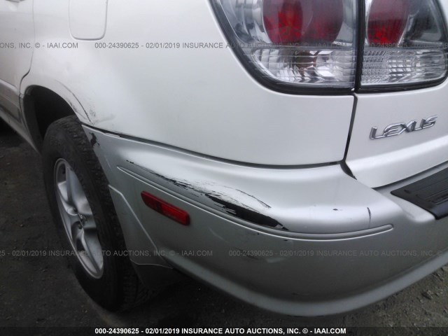 JTJGF10U830153135 - 2003 LEXUS RX 300 WHITE photo 6