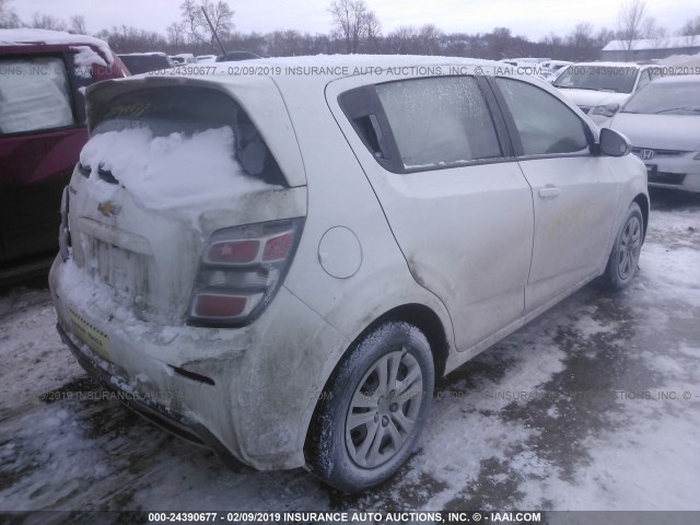 1G1JG6SH4H4156240 - 2017 CHEVROLET SONIC WHITE photo 4