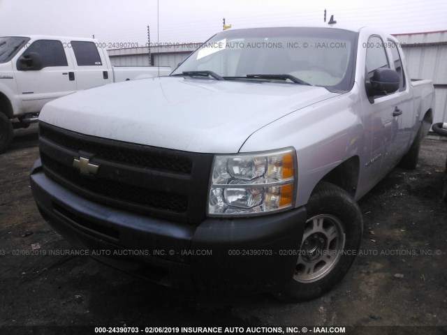 1GCRCPEX3BZ177086 - 2011 CHEVROLET SILVERADO C1500 GRAY photo 2