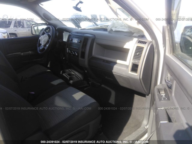 3C6JD6AT4CG105202 - 2012 DODGE RAM 1500 ST SILVER photo 5