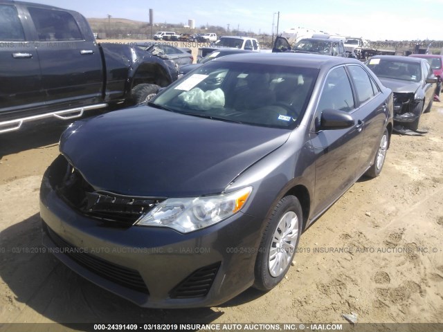 4T4BF1FK2ER419605 - 2014 TOYOTA CAMRY L/SE/LE/XLE GRAY photo 2