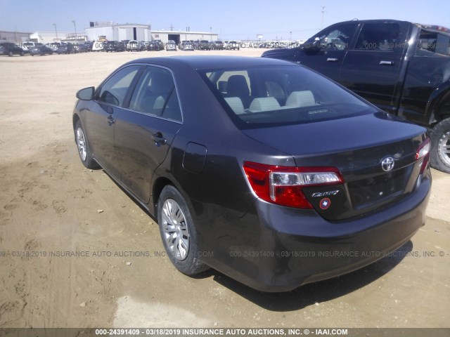 4T4BF1FK2ER419605 - 2014 TOYOTA CAMRY L/SE/LE/XLE GRAY photo 3