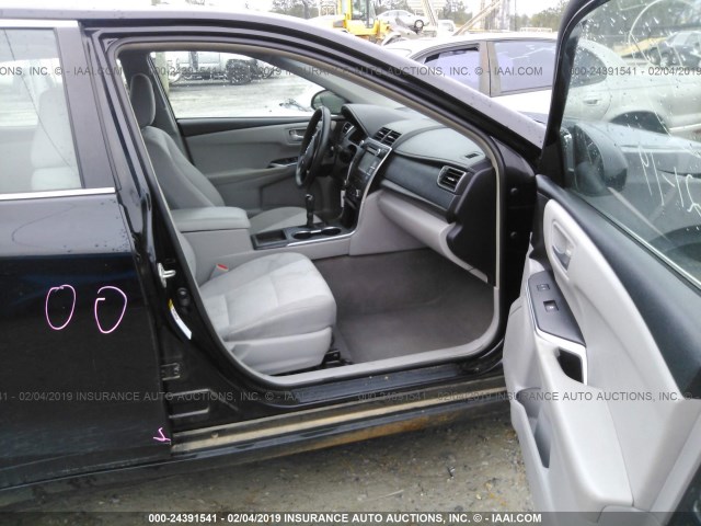 4T1BF1FK6GU518540 - 2016 TOYOTA CAMRY LE/XLE/SE/XSE BLACK photo 5