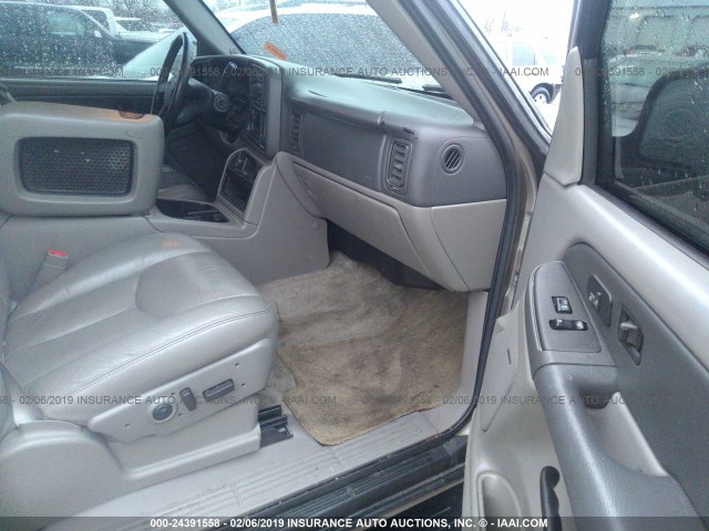 1GKEK13ZX3J243401 - 2003 GMC YUKON GRAY photo 5