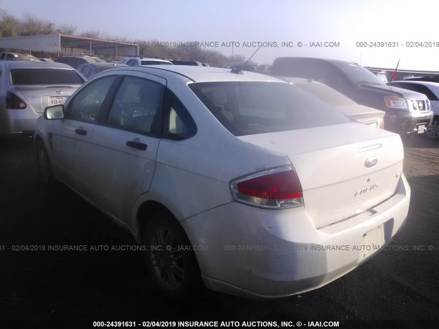 1FAHP35N48W157923 - 2008 FORD FOCUS SE/SEL/SES WHITE photo 3