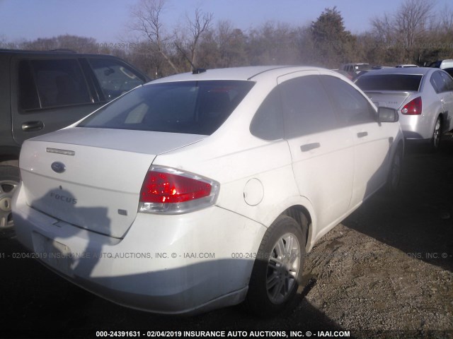 1FAHP35N48W157923 - 2008 FORD FOCUS SE/SEL/SES WHITE photo 4