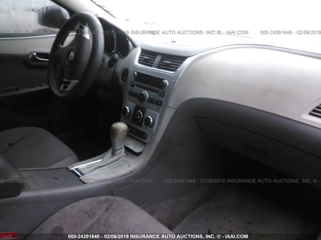 1G1ZC5EU1BF141272 - 2011 CHEVROLET MALIBU 1LT SILVER photo 5