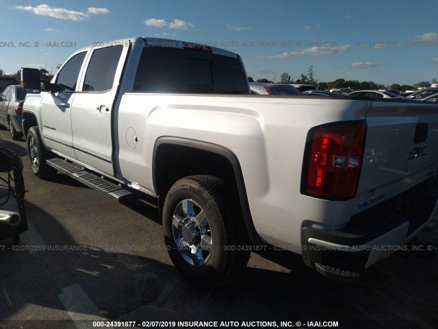 1GT42YEYXJF268853 - 2018 GMC SIERRA K3500 DENALI WHITE photo 3