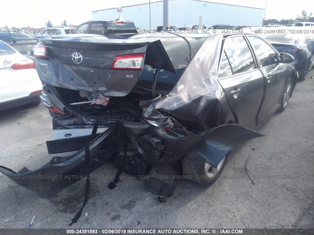 4T1BF1FK5EU466380 - 2014 TOYOTA CAMRY L/SE/LE/XLE 灰色 照片 4