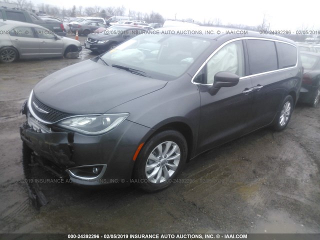 2C4RC1FG7JR132012 - 2018 CHRYSLER PACIFICA TOURING PLUS GRAY photo 2