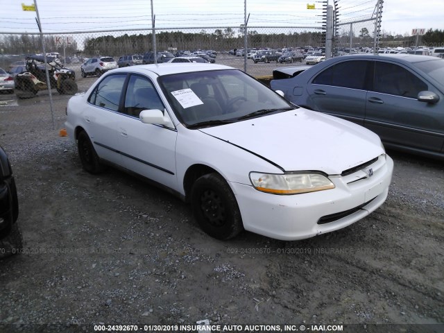 1HGCG5649WA186089 - 1998 HONDA ACCORD WHITE photo 1