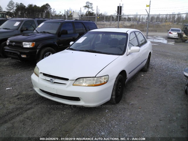 1HGCG5649WA186089 - 1998 HONDA ACCORD WHITE photo 2