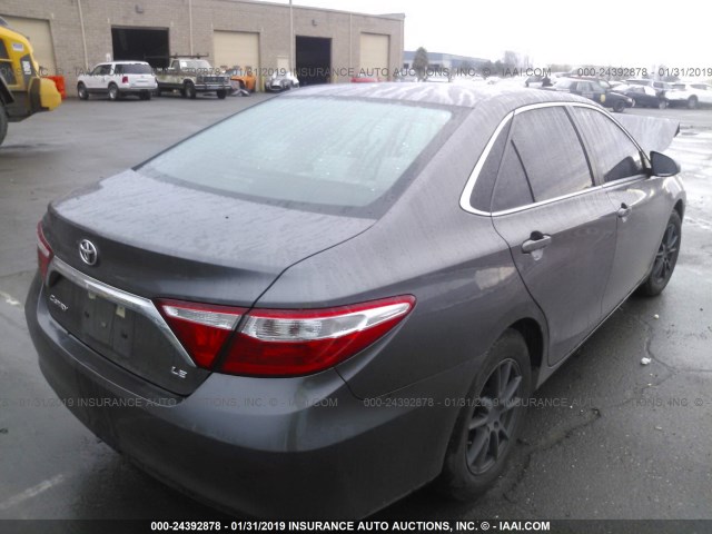 4T4BF1FKXFR487748 - 2015 TOYOTA CAMRY LE/XLE/SE/XSE GRAY photo 4