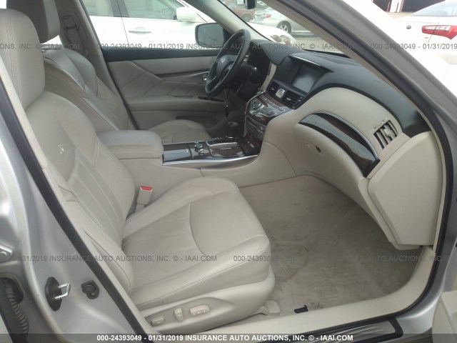 JN1AY1AR0BM570725 - 2011 INFINITI M56 X SILVER photo 5