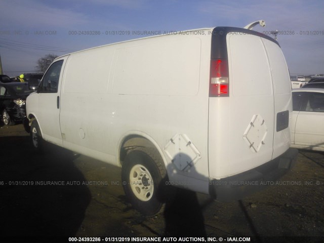 1GTW7FCA0C1190359 - 2012 GMC SAVANA G2500 WHITE photo 3