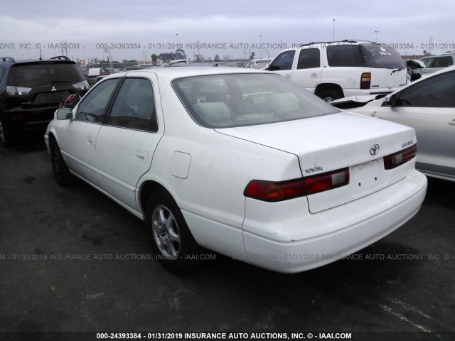 4T1BG22K9XU493481 - 1999 TOYOTA CAMRY CE/LE/XLE WHITE photo 3