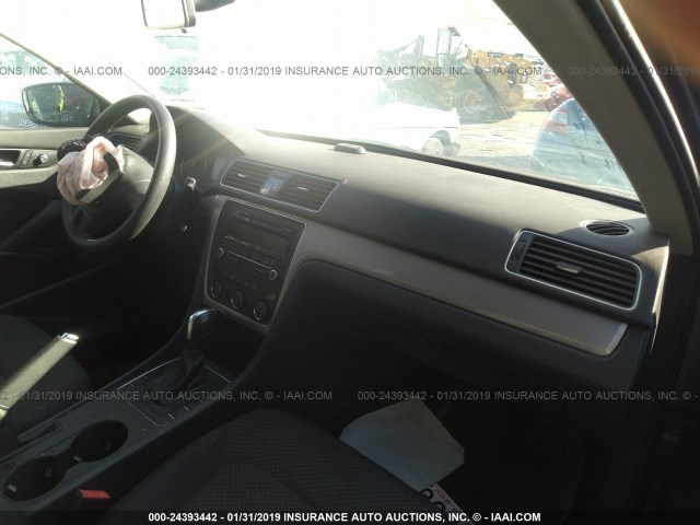 1VWAP7A31DC077737 - 2013 VOLKSWAGEN PASSAT S GRAY photo 5