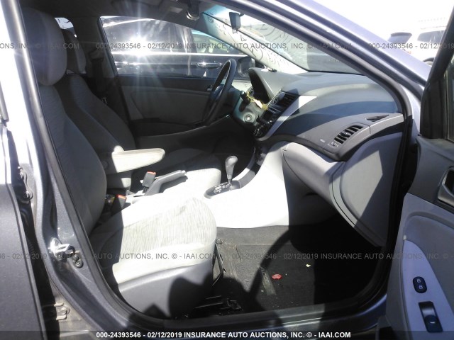 KMHCT4AE9GU113868 - 2016 HYUNDAI ACCENT SE GRAY photo 5